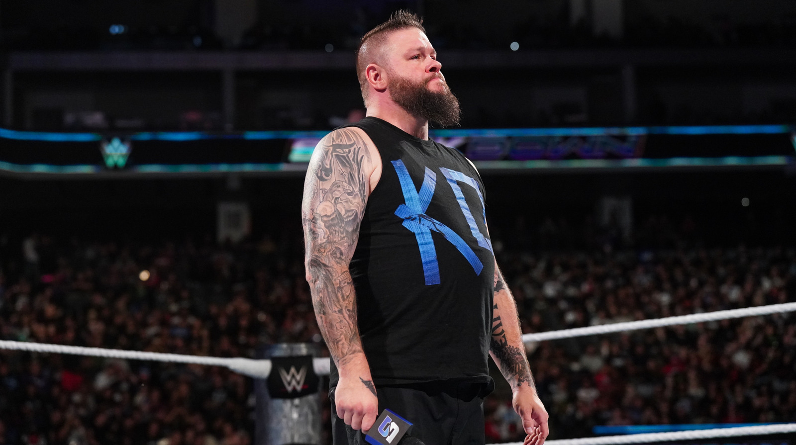 Kevin Owens comparte una imagen de la camisa inédita de WWE WrestleMania diseñada antes de la lesión