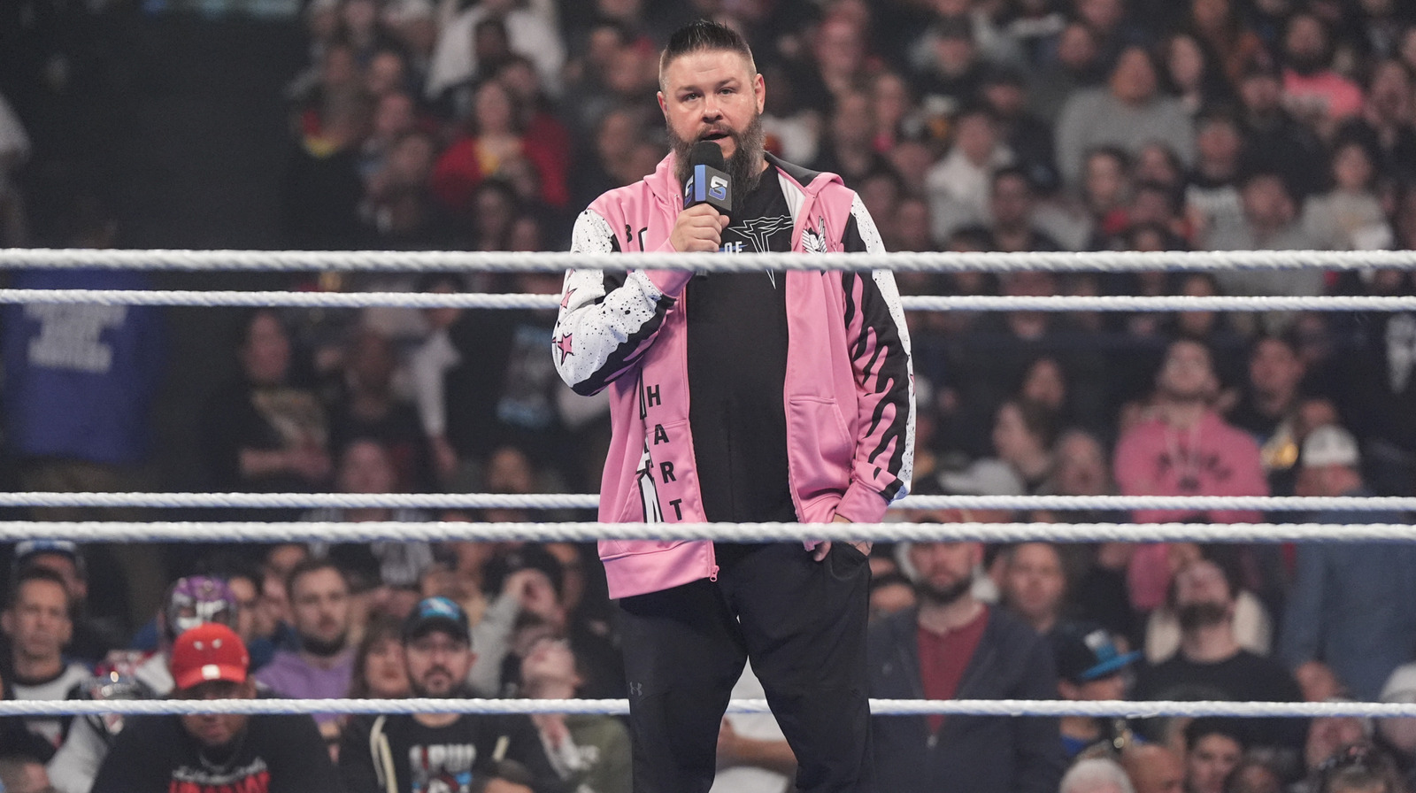Kevin Owens de WWE dice que es "bastante probable que regrese", proporciona un plazo de recuperación