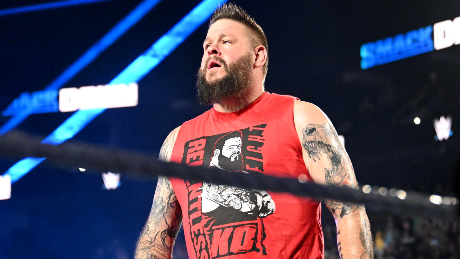 Kevin Owens de WWE dice que su cuello resultó herido en "un partido regular, sin cosas hardcore"