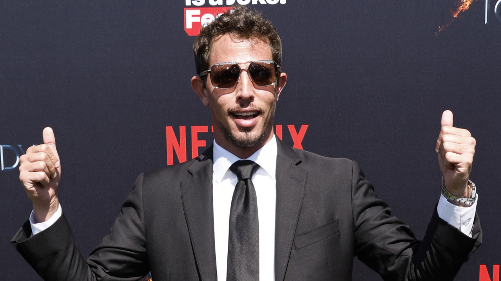 Según los informes, el comediante Tony Hinchcliffe figura para comentarios durante la WWE Raw Match