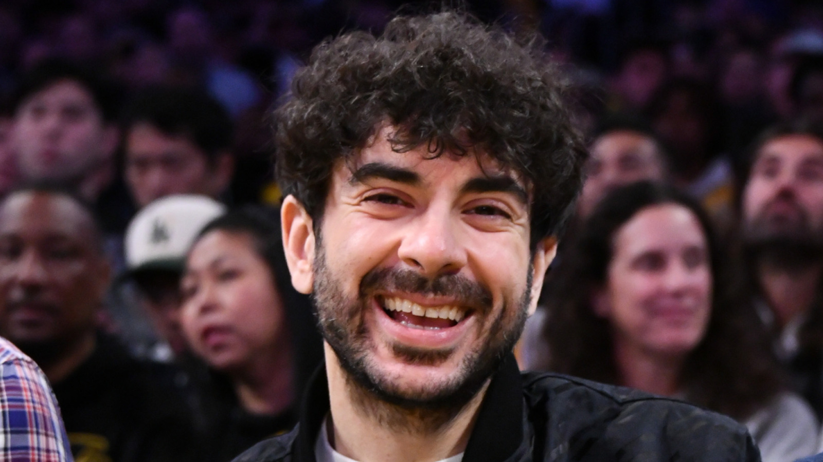 Según los informes, la estrella AEW lesionada en el escenario en la dinamita de esta noche