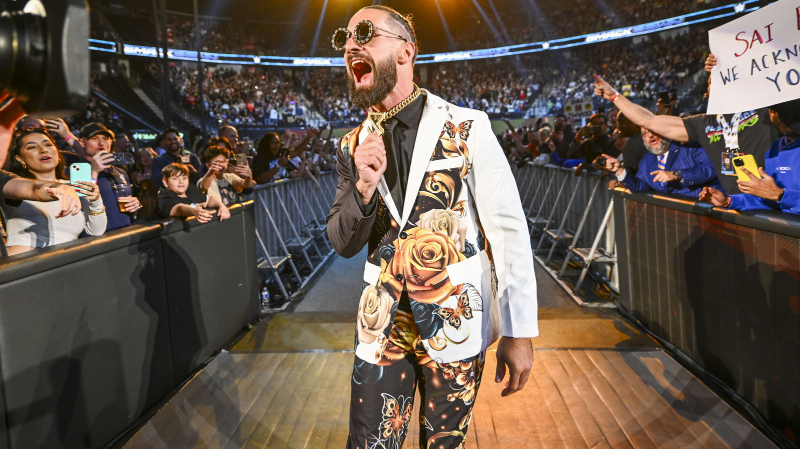 Seth Rollins vence a CM Punk y Roman Reigns en WWE WrestleMania después de que Paul Heyman vuelva