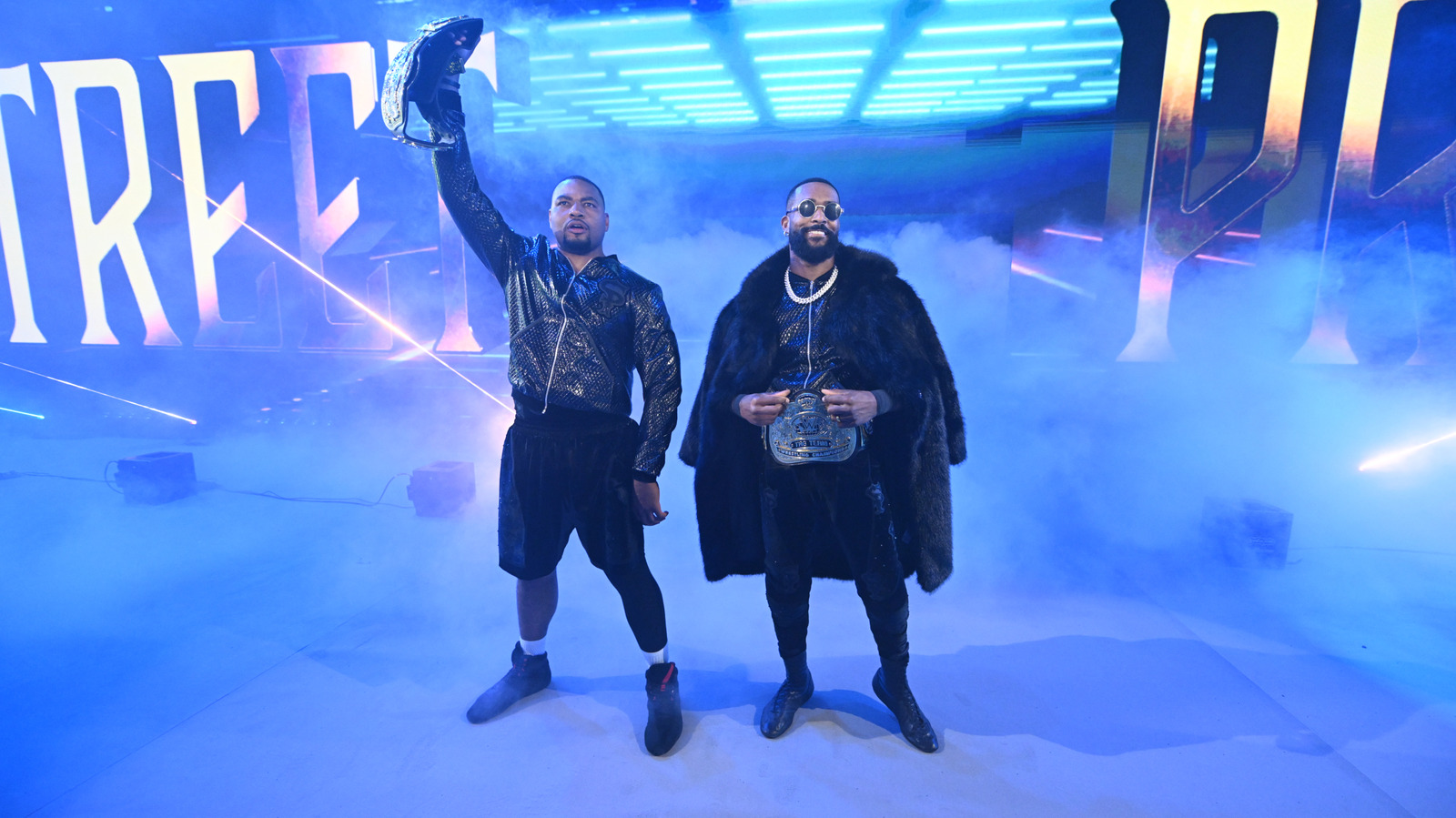 Street Beneficios retiene los títulos de etiquetas en un partido de TLC Insane en WWE SmackDown