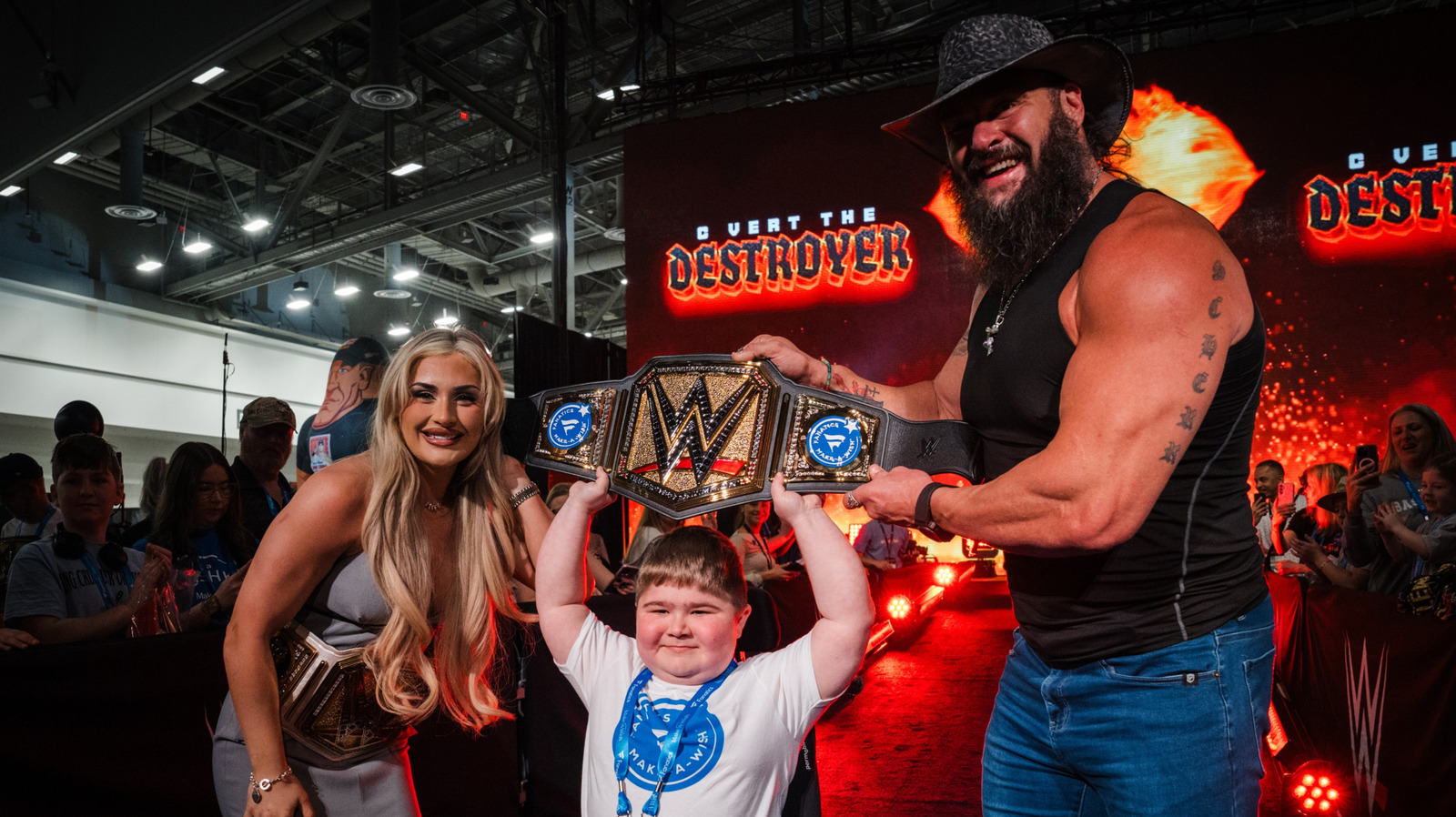 Tiffany Stratton & Braun Strowman de WWE SHROWMAN SURSA MAKE-A-WISH Kids For WrestleMania 41