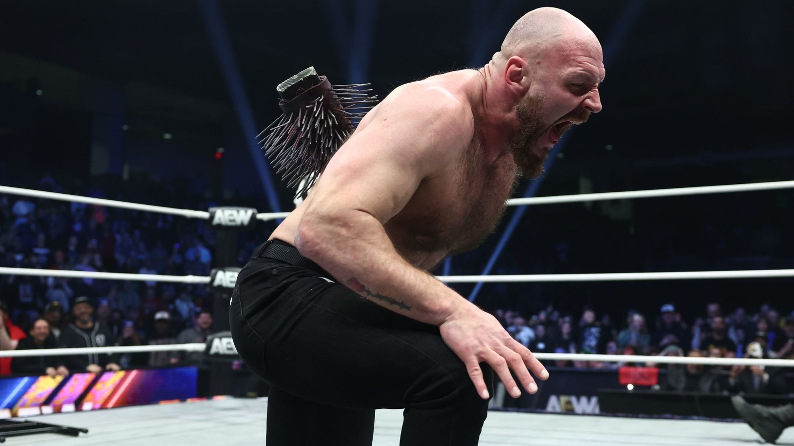 Tony Khan revisa los partidos más sangrientos de AEW, Talks Swerve vs. Hangman y Moxley vs. Afrontar