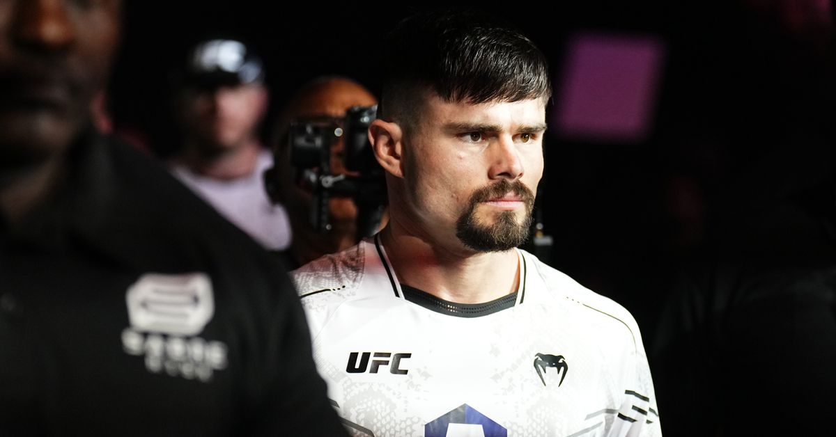 Trevor Peek sacó del evento de UFC después de sufrir una lesión extraña: "Sonaba como una escopeta se disparó"