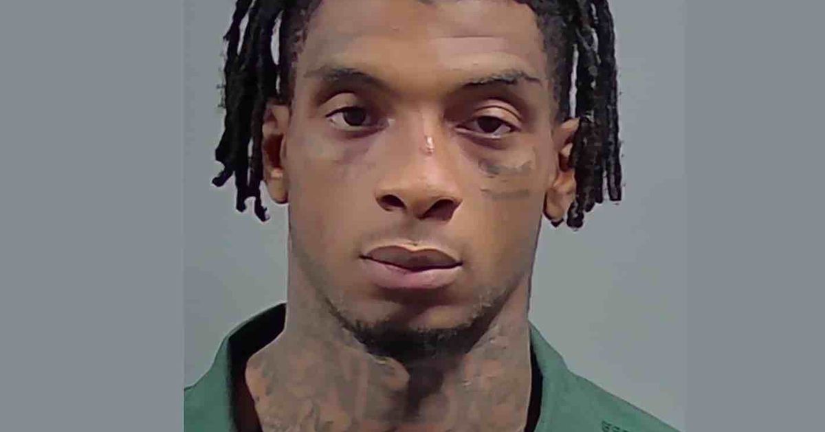 UFC Fighter sedriques a Dumas arrestados por múltiples cargos, incluidos robos y batería, contenido en más de $ 500K Bond.