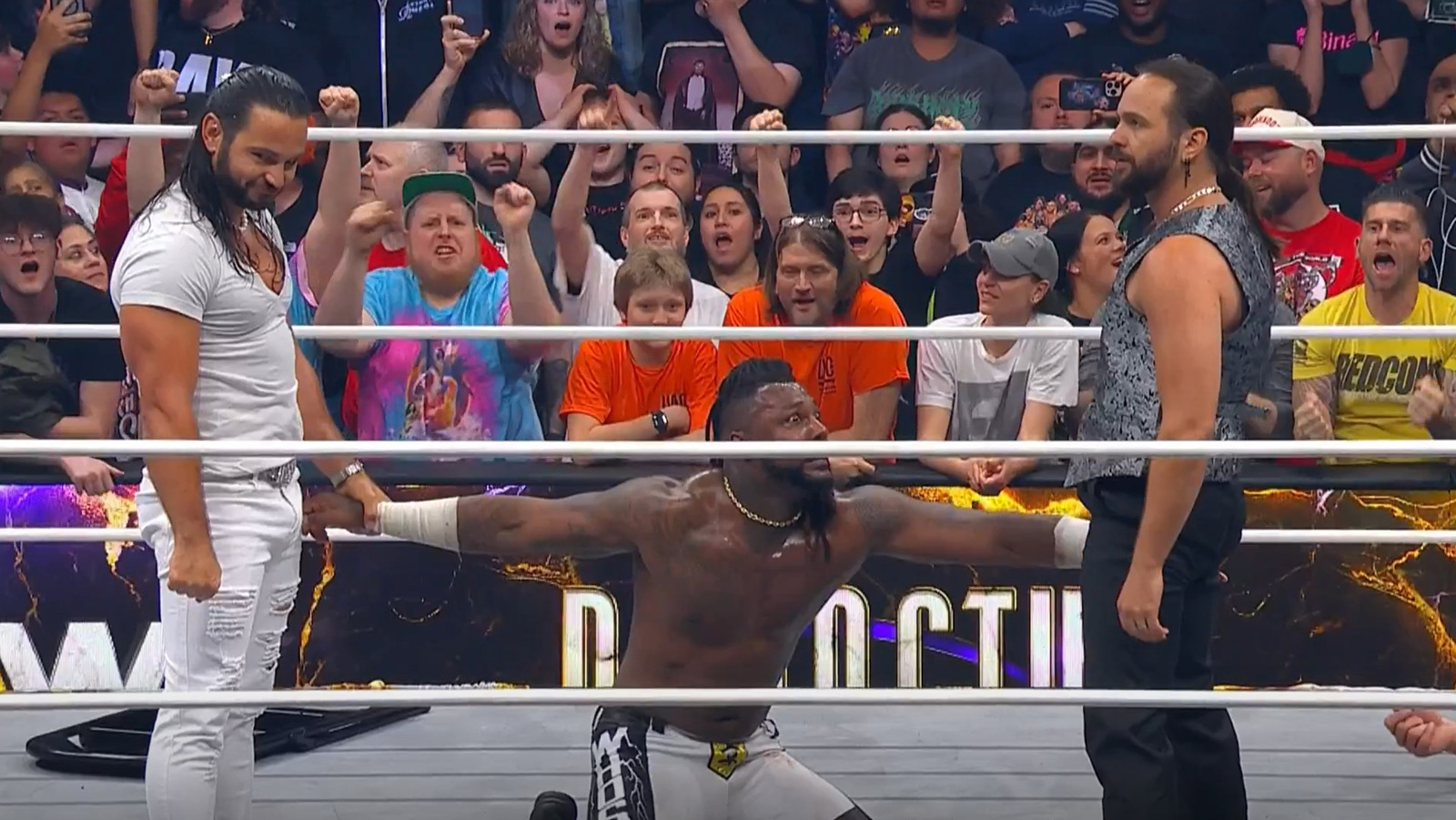 Young Bucks regresa, ayuda a Jon Moxley a retener un título mundial AEW en el evento principal de la dinastía