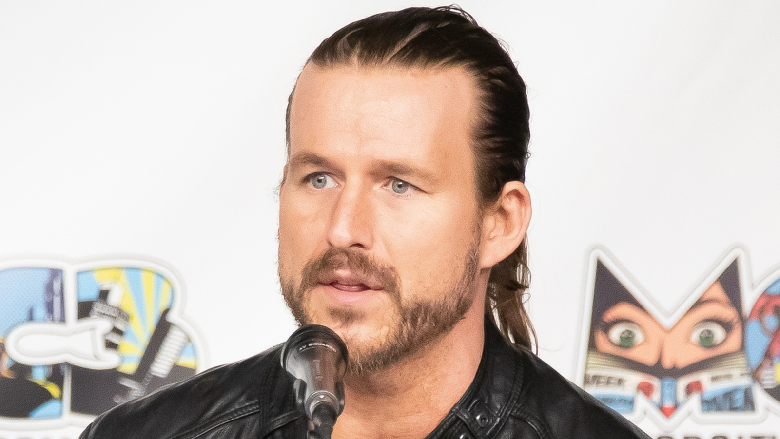 Adam Cole de AEW mira hacia atrás en 'Moments & Memories' de Upupdowndown