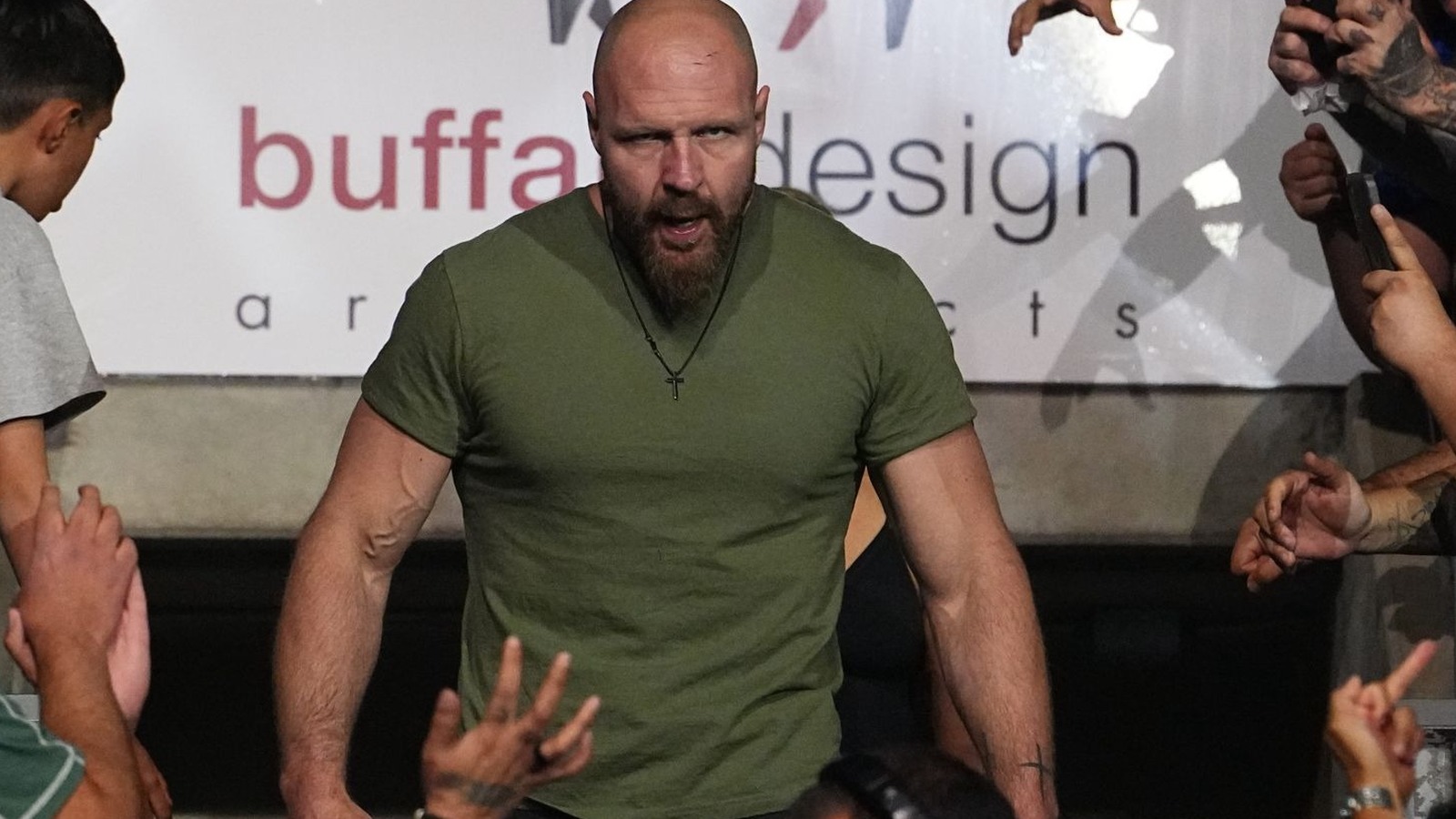 Anarquía en la arena en un doble o nada 2025