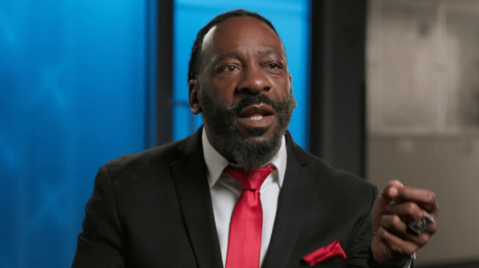 Booker T interviene en las recientes salidas de la WWE: 'Esto no es nuevo'