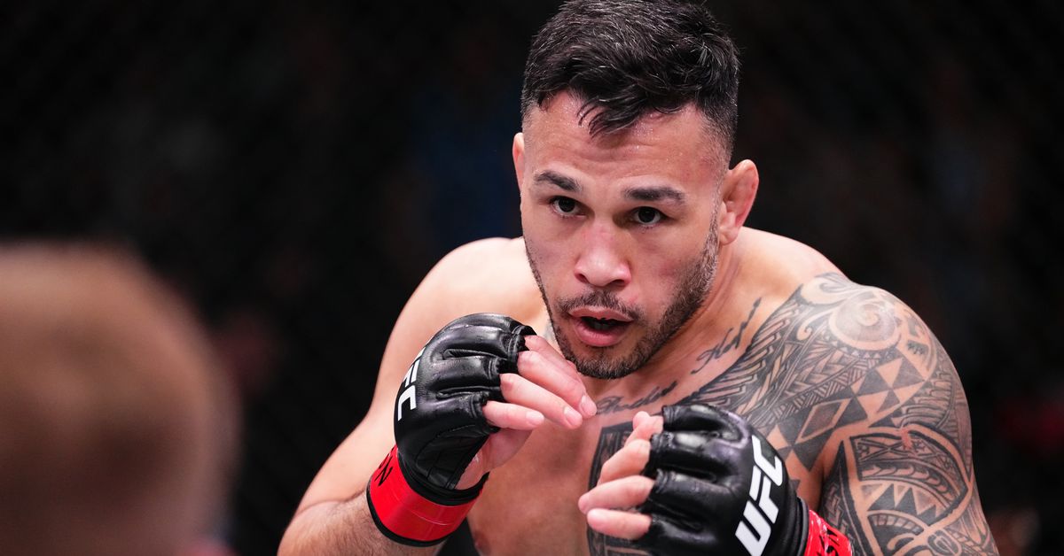 Brad Tavares retirado de la lista de UFC después de 15 años con promoción