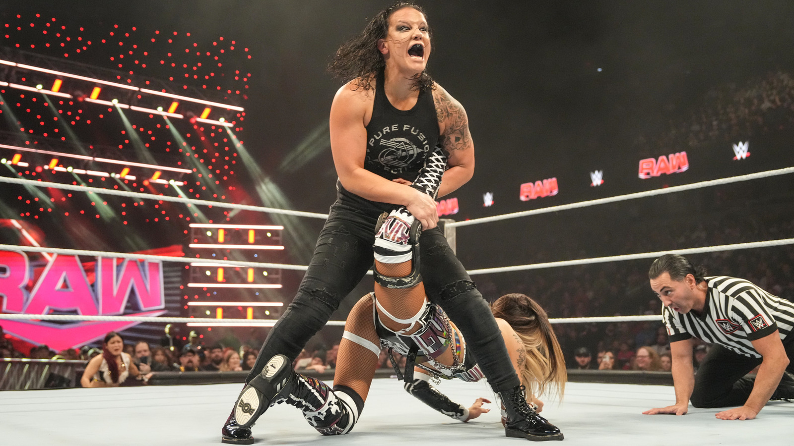 Dakota Kai y Shayna Baszler responden al lanzamiento de la WWE con dos tonos muy diferentes