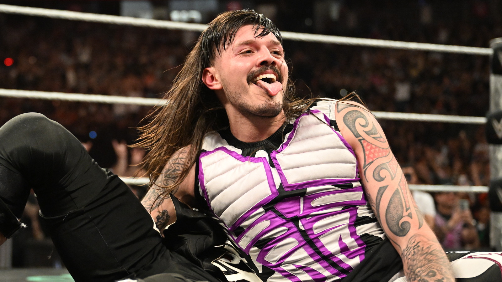 Dominik Mysterio habla basura sobre los firmantes recientes de la WWE