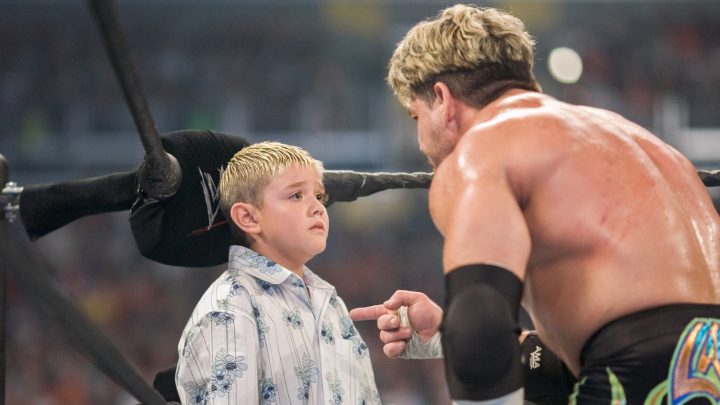 Dominik Mysterio revela cuánto le pagaron por la apariencia de la WWE de la infancia