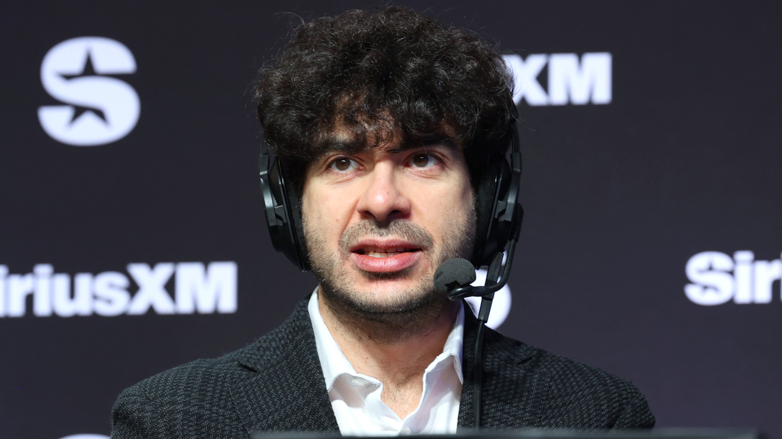 EJ Nduka llama a Tony Khan para comentarios de la conferencia de prensa después de un lanzamiento de AEW