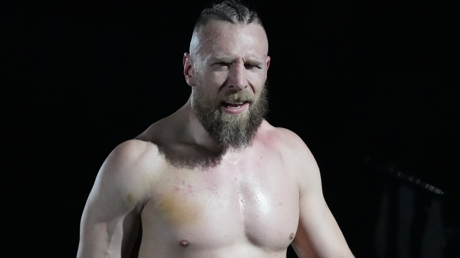 El comentarista AEW Tony Schiavone explica por qué Bryan Danielson debería terminar la lucha