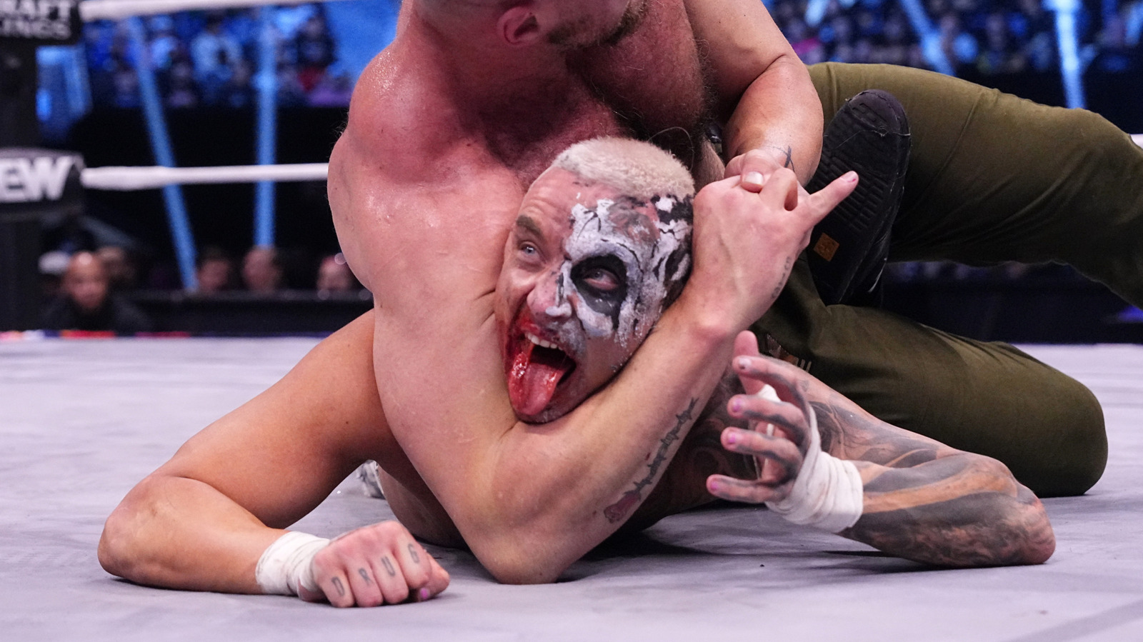 Eric Bischoff reacciona a la cima de la estrella de AEW Darby Allin del Monte Everest