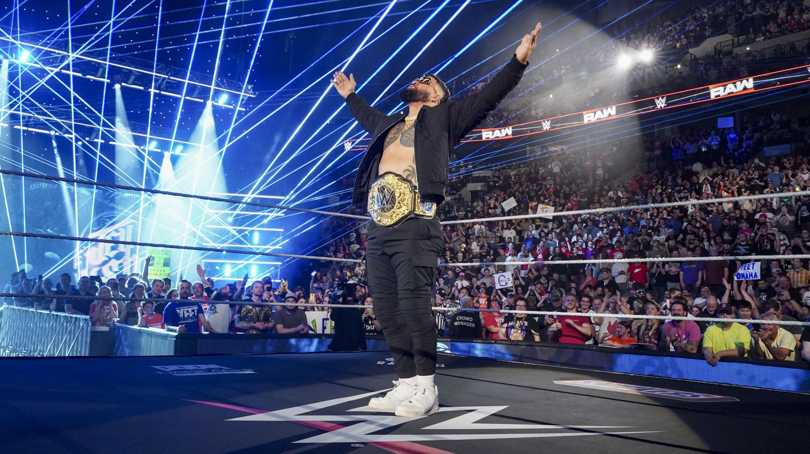 First Jey USO WWE World World Weight Weight Defense termina a través de CM Punk Interference en Raw