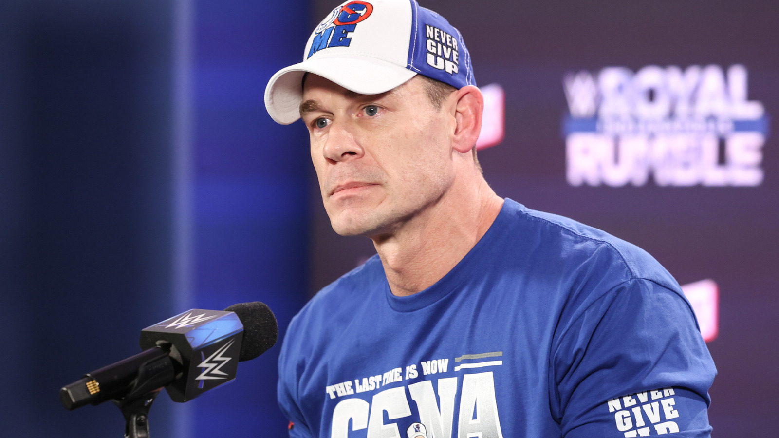 Freddie Prinze Jr. Detalles Agradable Carga John Cena Hefted para WWE