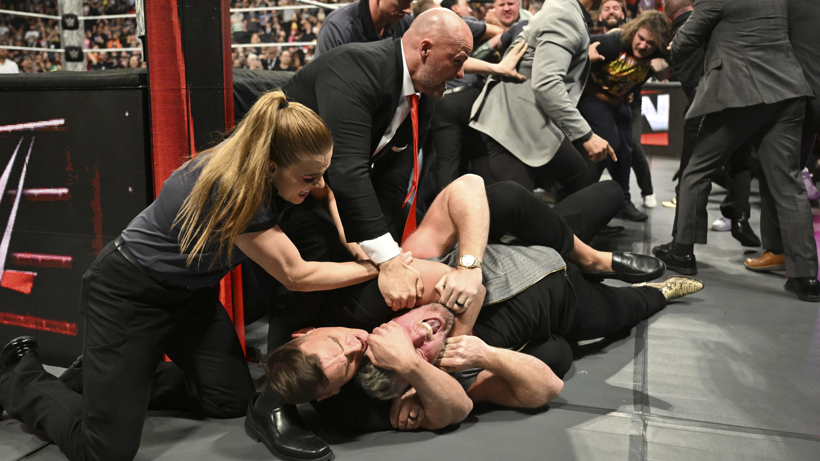 Freddie Prinze Jr. explica por qué Gunther se rompió, impulso para la reacción de la WWE