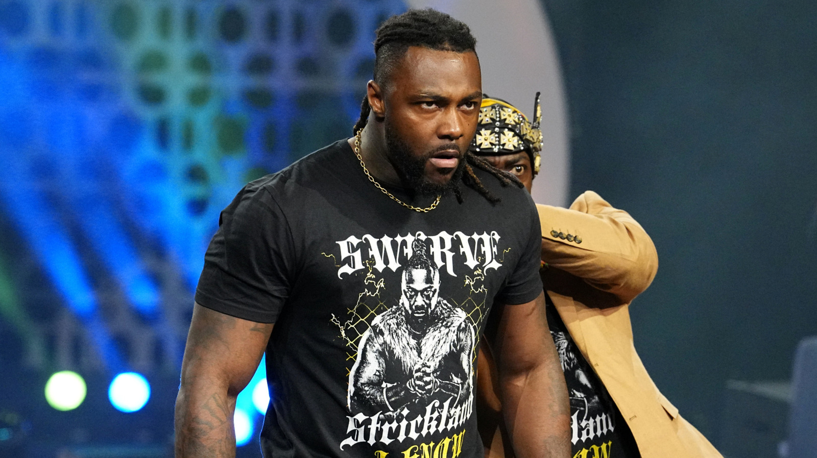 Hook Returns, Swerve Strickland obtiene anarquía en el alfiler de la arena en un doble o nada