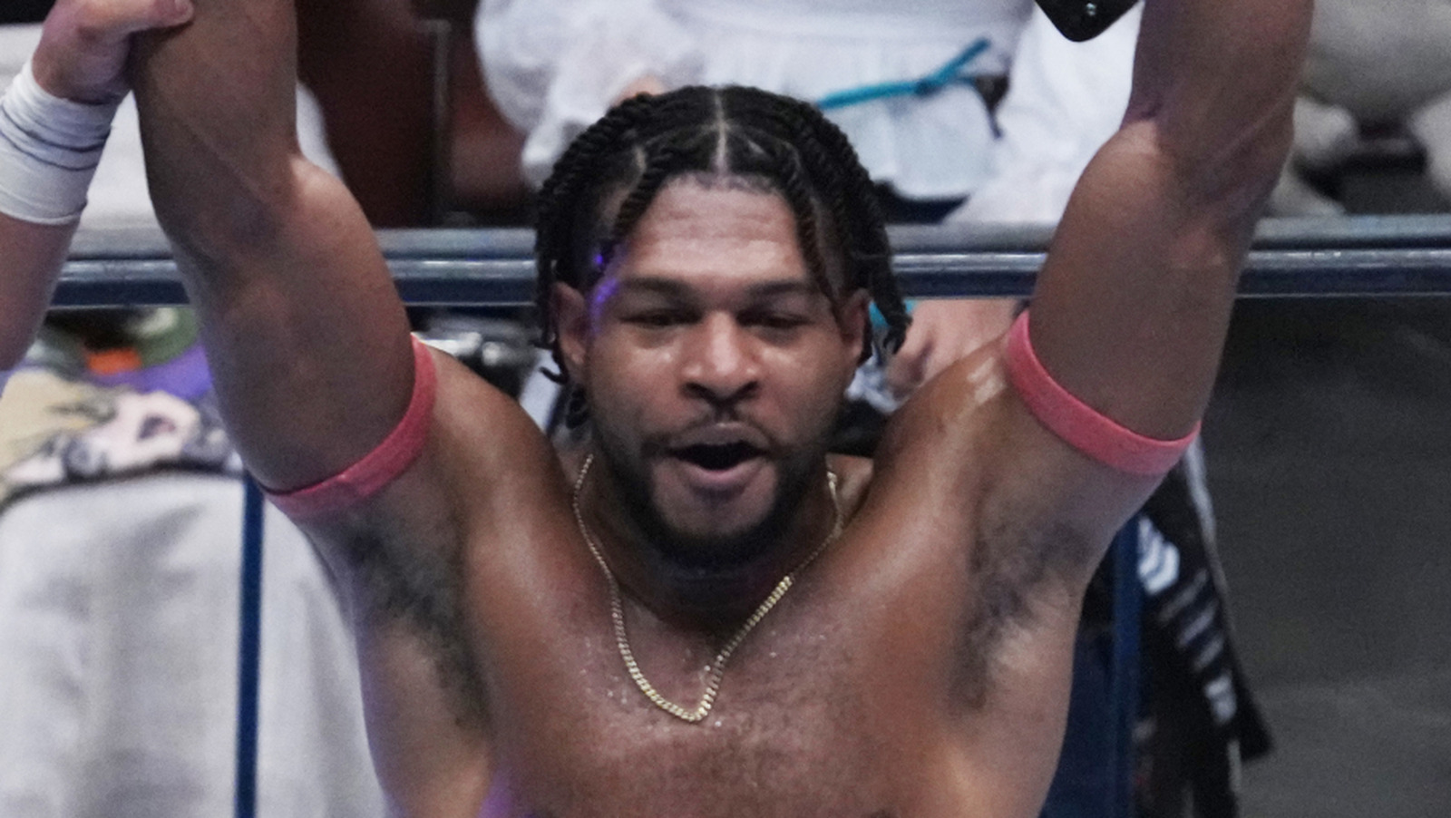 Kevin Knight Trolls Trolls de AEW Ricochet & Dynamite oponente