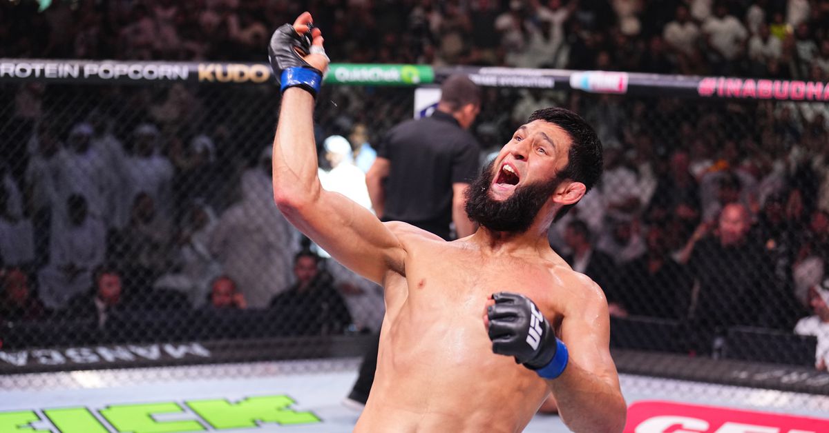 Khamzat Chimaev abre como favorito para destronar a Dricus du Plessis en UFC 319