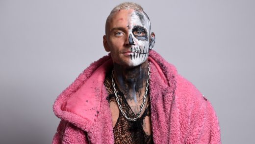 La estrella AEW Darby Allin llega con éxito a Mt. Everest Summit