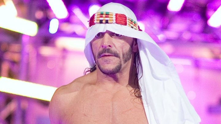 La leyenda de ECW Sandman contrasta un estilo AEW con Sabu trabajando, llamando a un partido en el anillo