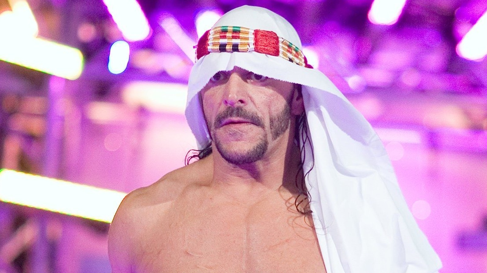 La leyenda de ECW Sandman contrasta un estilo AEW con Sabu trabajando, llamando a un partido en el anillo