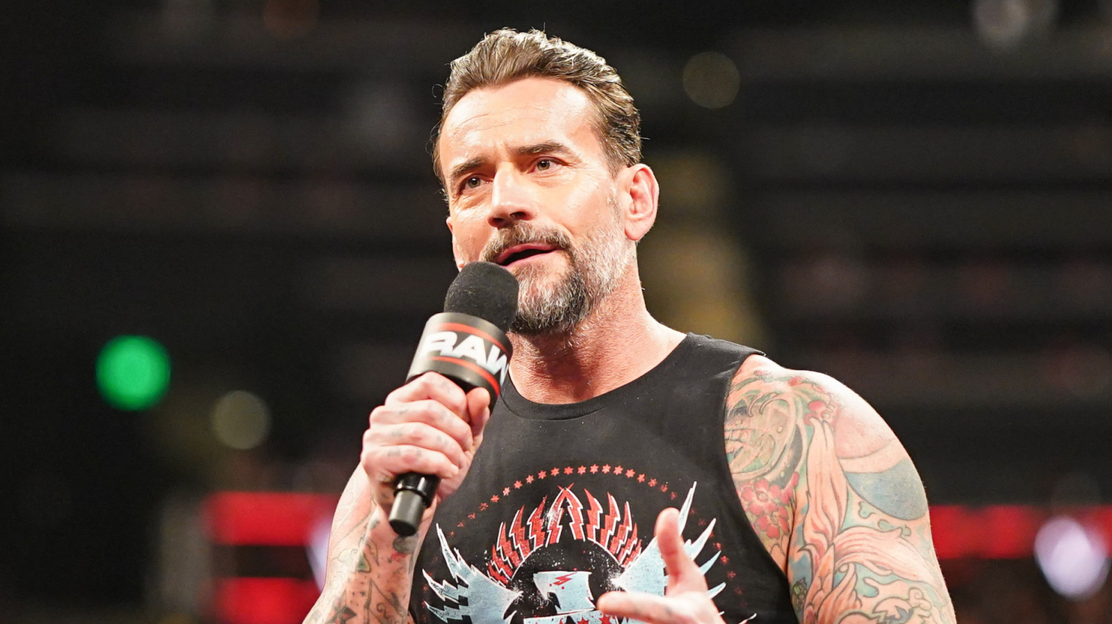 Por qué la estrella de WWE CM Punk 'egoístamente' quiere enseñarle a Rey Mysterio una lección