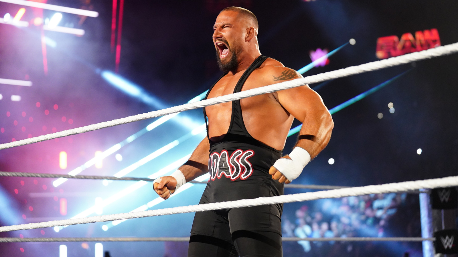 Resultados de WWE RAW 5/19 - Jey Uso se enfrenta a Bron Breakker, los calificadores de dinero en el banco continúan
