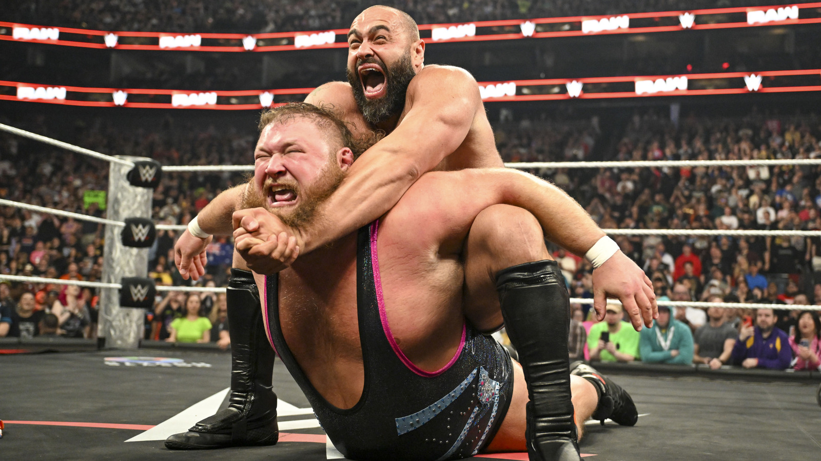 Resultados de WWE RAW 5/5 - Gunther y Pat McAfee se encuentran en el ring, Rusev se enfrenta a Otis y más