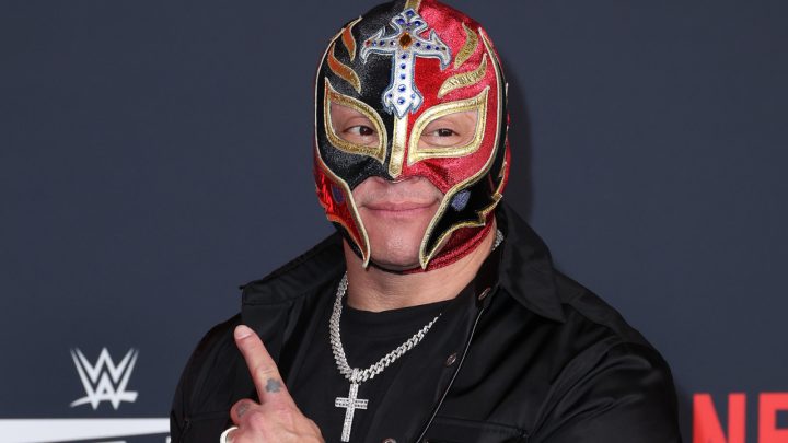Rey Mysterio presentado en el paquete de video para abrir el primer programa de televisión AAA de la era de la propiedad de la WWE