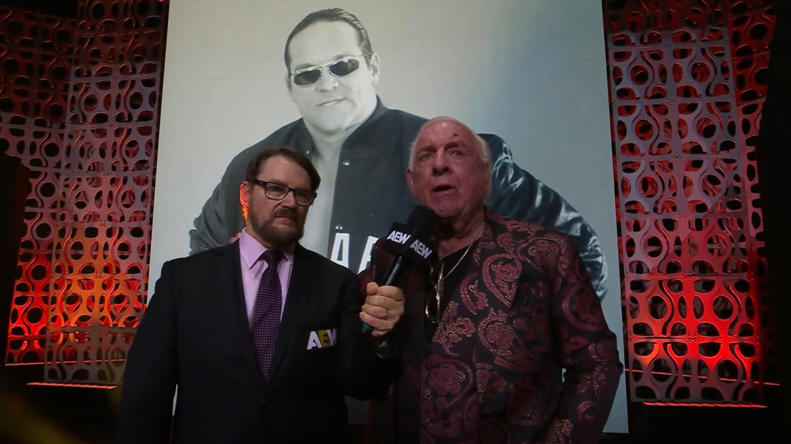 Ric Flair hace una aparición prometida en una colisión AEW para homenaje a Mongo McMichael