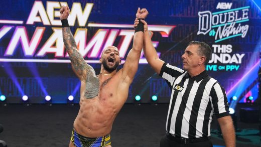 Ricochet golpea la puerta sobre el sangriento Mark Briscoe, gana un doble o nada