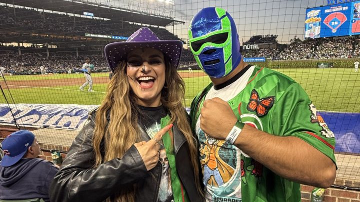 Thunder Rosa y Holograma de AEW celebran la noche del patrimonio mexicano con los cachorros de Chicago
