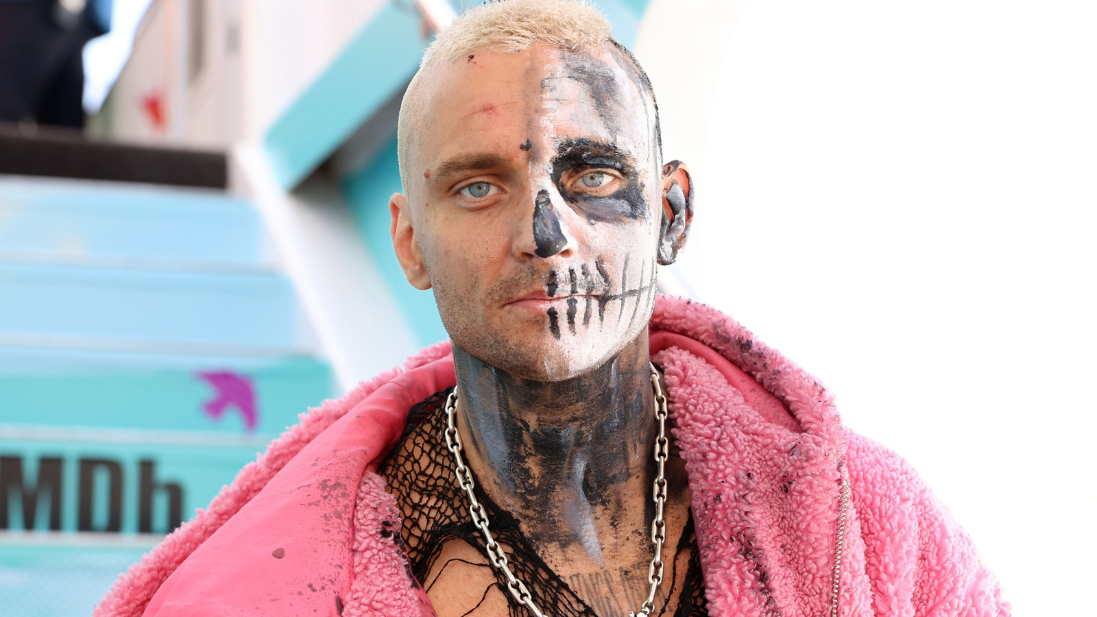 Tony Khan recuerda a Darby Allin querer ser atropellado por un automóvil durante la disputa temprana