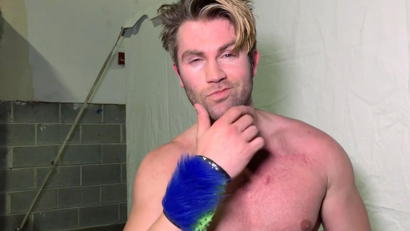 Tyler Breeze direcciona 'espada de doble filo' de ser lanzado por WWE