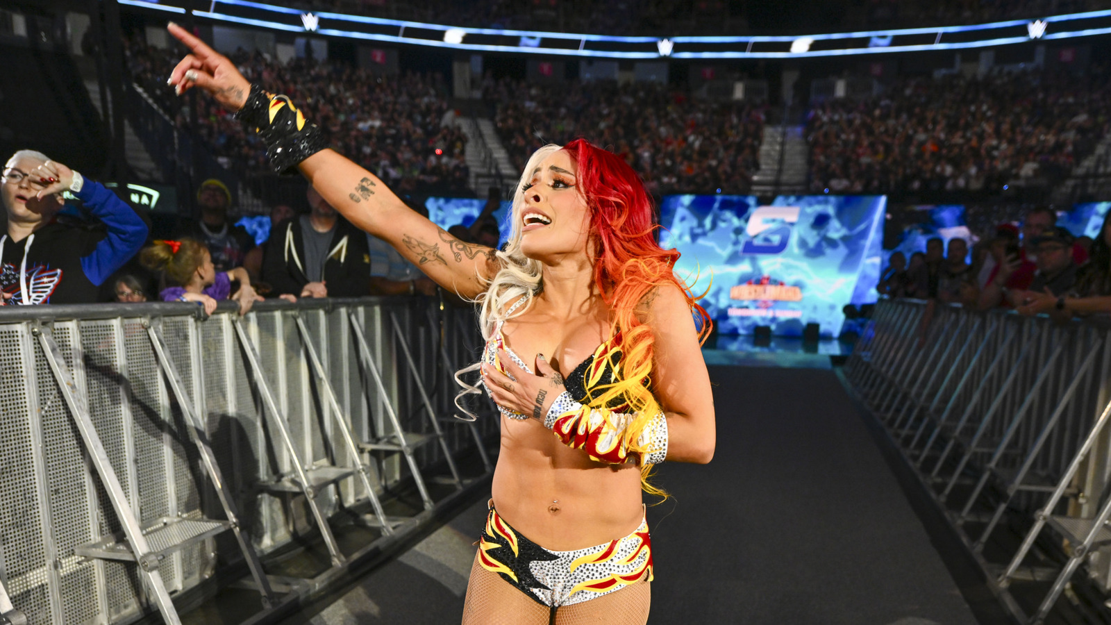 Zelina Vega Vega de WWE 'Sock' en la reacción de la multitud a su victoria por el título estadounidense en SmackDown