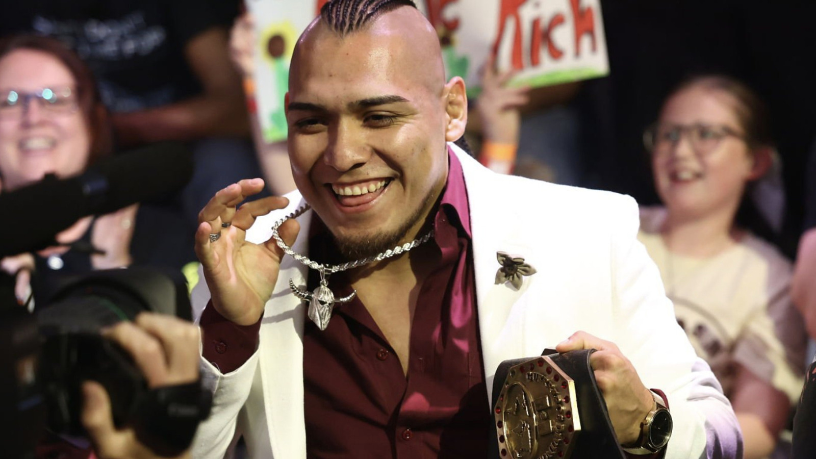 AAA Mega Champ El Hijo del Vikingo hace que salva en WWE Smackdown antes de Worlds Choll