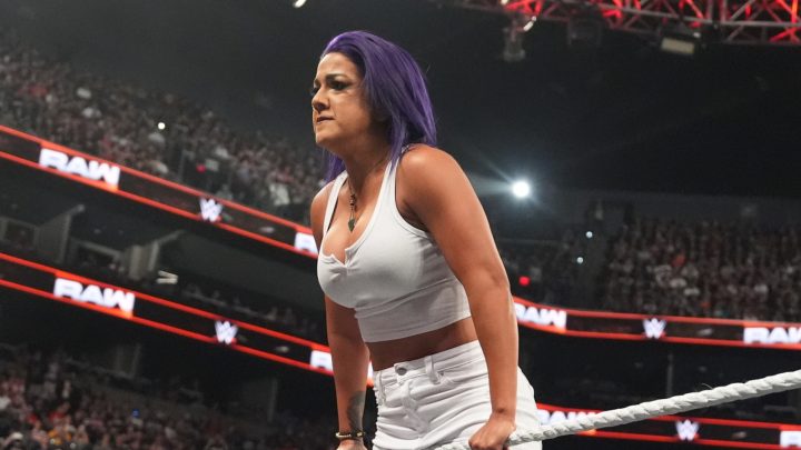 Bayley muestra fotos de su regreso de WWE Raw, Beatdown de Becky Lynch