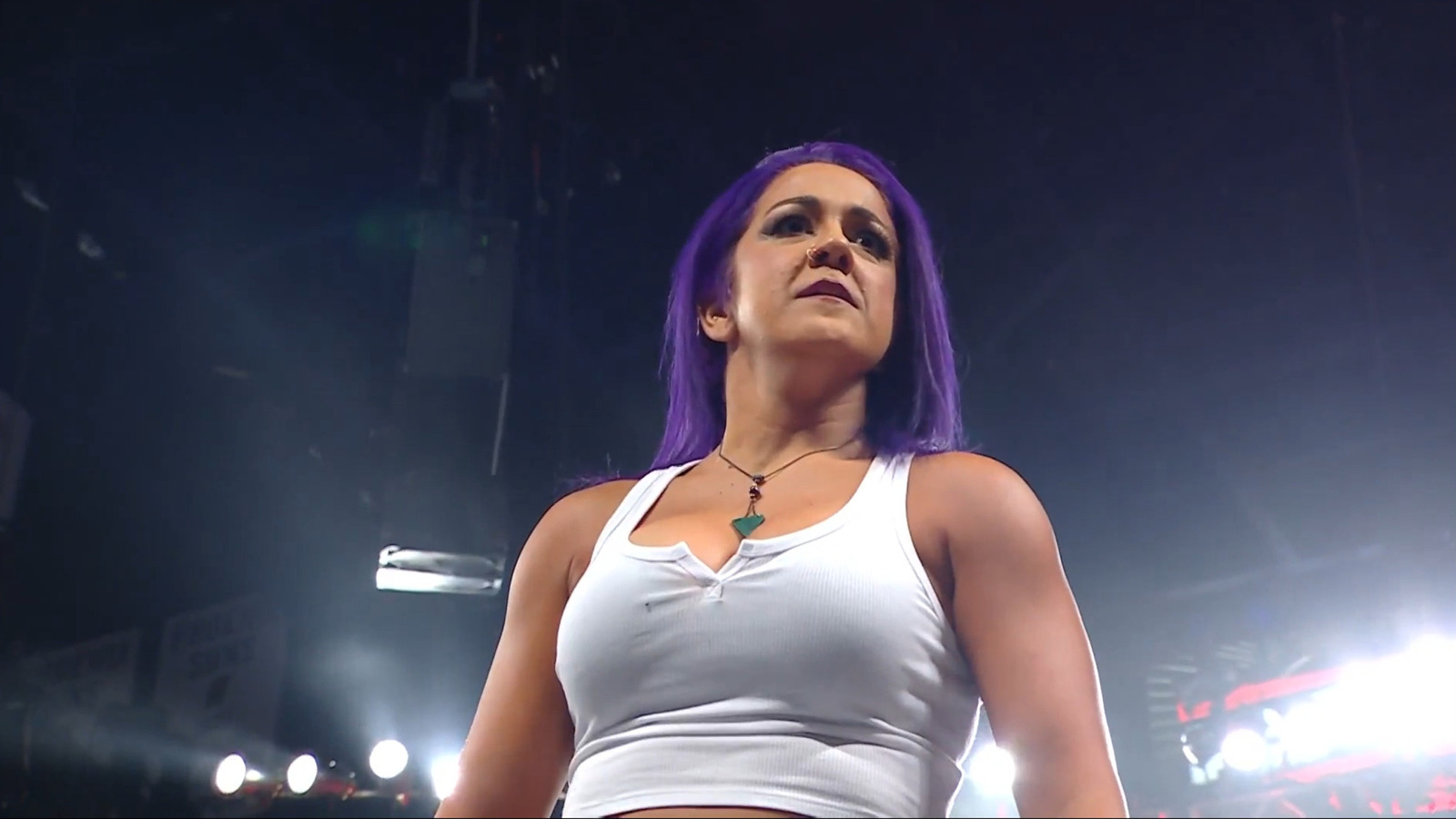 Bayley regresa de WWE Raw, ataca a la nueva campeona intercontinental femenina Becky Lynch