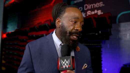 Booker T otorga a WWE Raw Broadcaster Dispensación especial después de la llamada de NXT