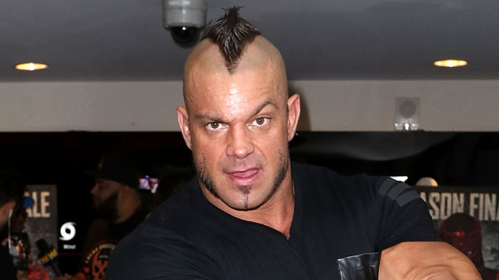 Brian Cage de AEW comparte progreso después del reemplazo de la rodilla