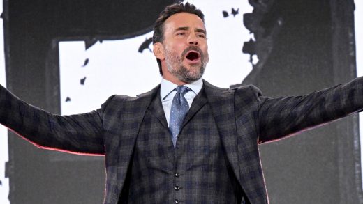 CM Punk Booed en el programa de inicio de la Noche de Champions de la WWE, se disculpa con los fanáticos sauditas