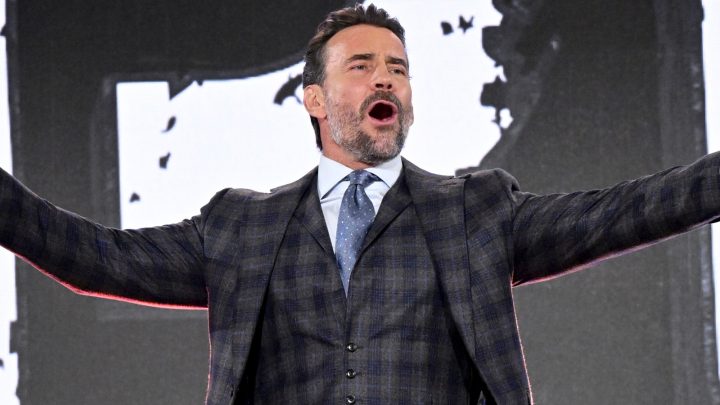 CM Punk Booed en el programa de inicio de la Noche de Champions de la WWE, se disculpa con los fanáticos sauditas