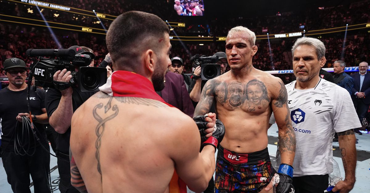 Charles Oliveira lanza la primera declaración después de sufrir una derrota brutal de Knockout ante Ilia Topuria en UFC 317