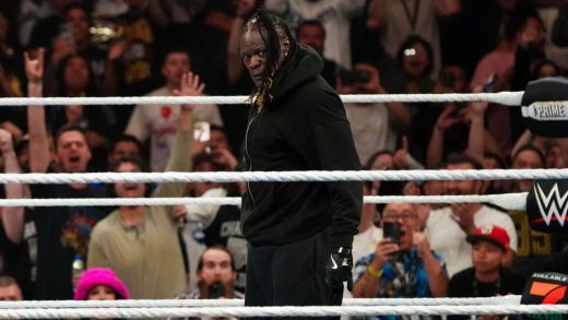 Detalles del informe del escenario detallado en la devolución de R-Truth en WWE MITB, ya sea que haya firmado un nuevo acuerdo